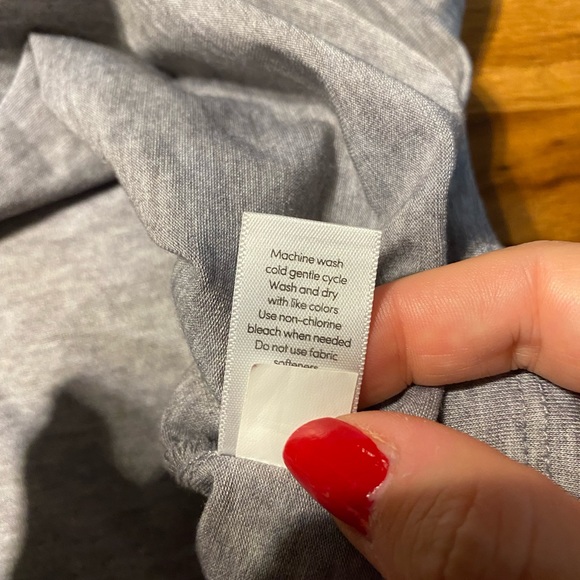 ATHLETA tops with adjustable cinched back - Picture 4 of 15